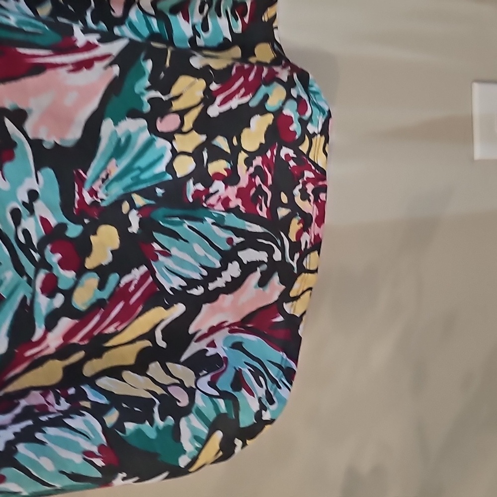 l Sleeveless Women's Top - Picture 6 of 6